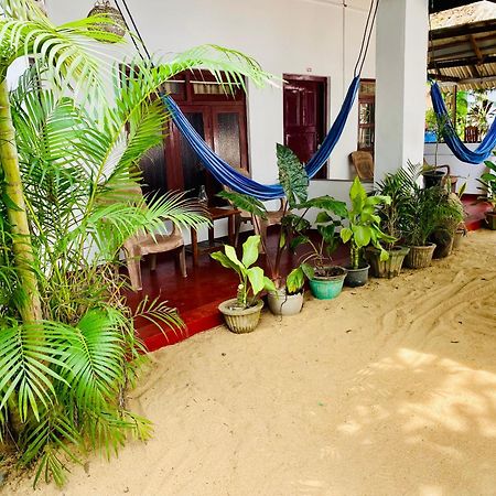 Tropicana Home Stay Baía de Arugam Exterior foto