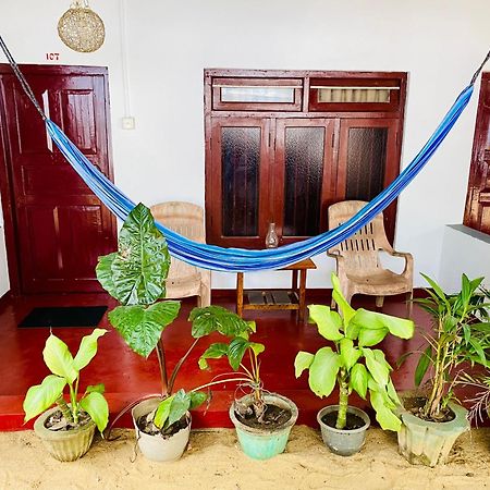 Tropicana Home Stay Baía de Arugam Exterior foto