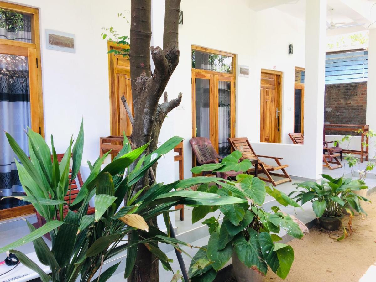 Tropicana Home Stay Baía de Arugam Exterior foto