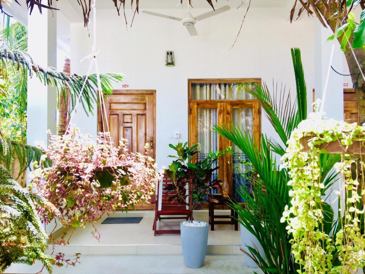 Tropicana Home Stay Baía de Arugam Exterior foto