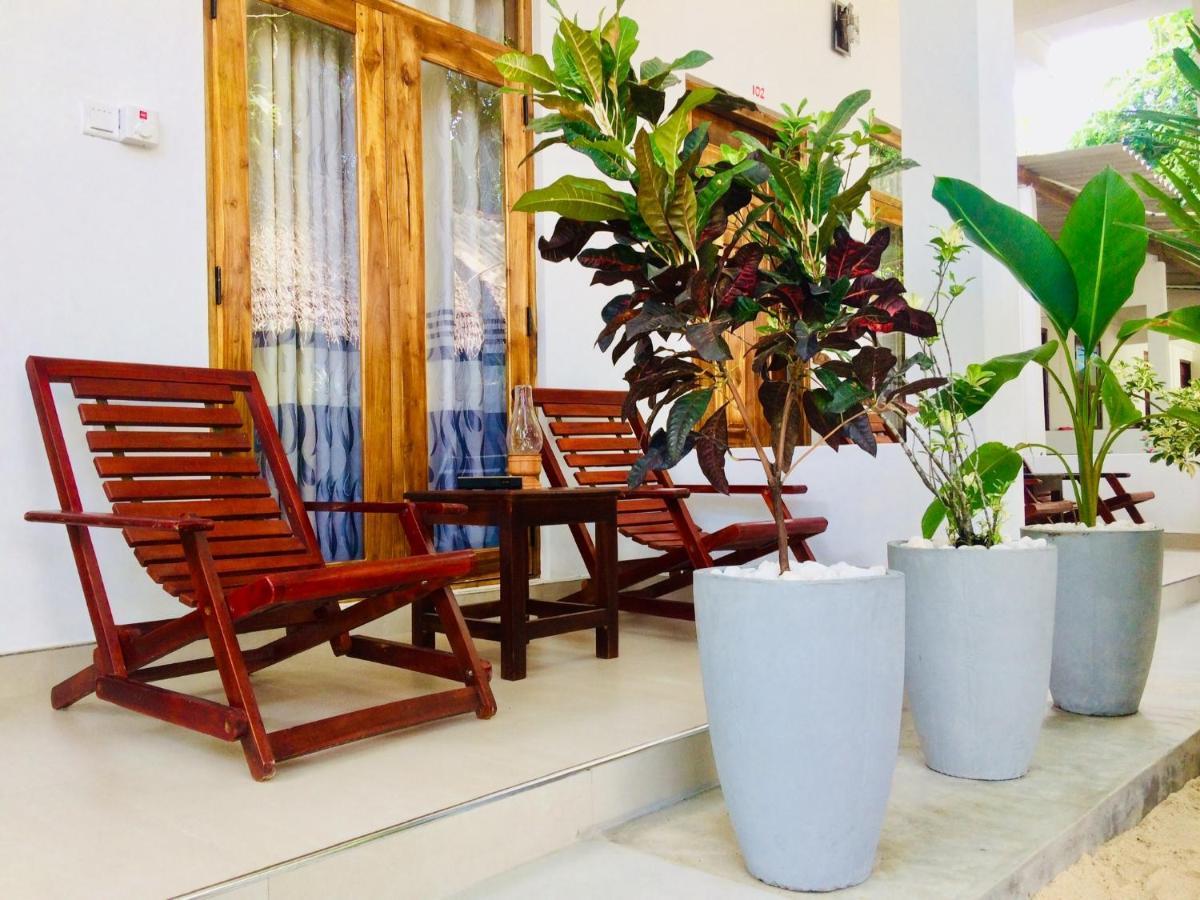 Tropicana Home Stay Baía de Arugam Exterior foto