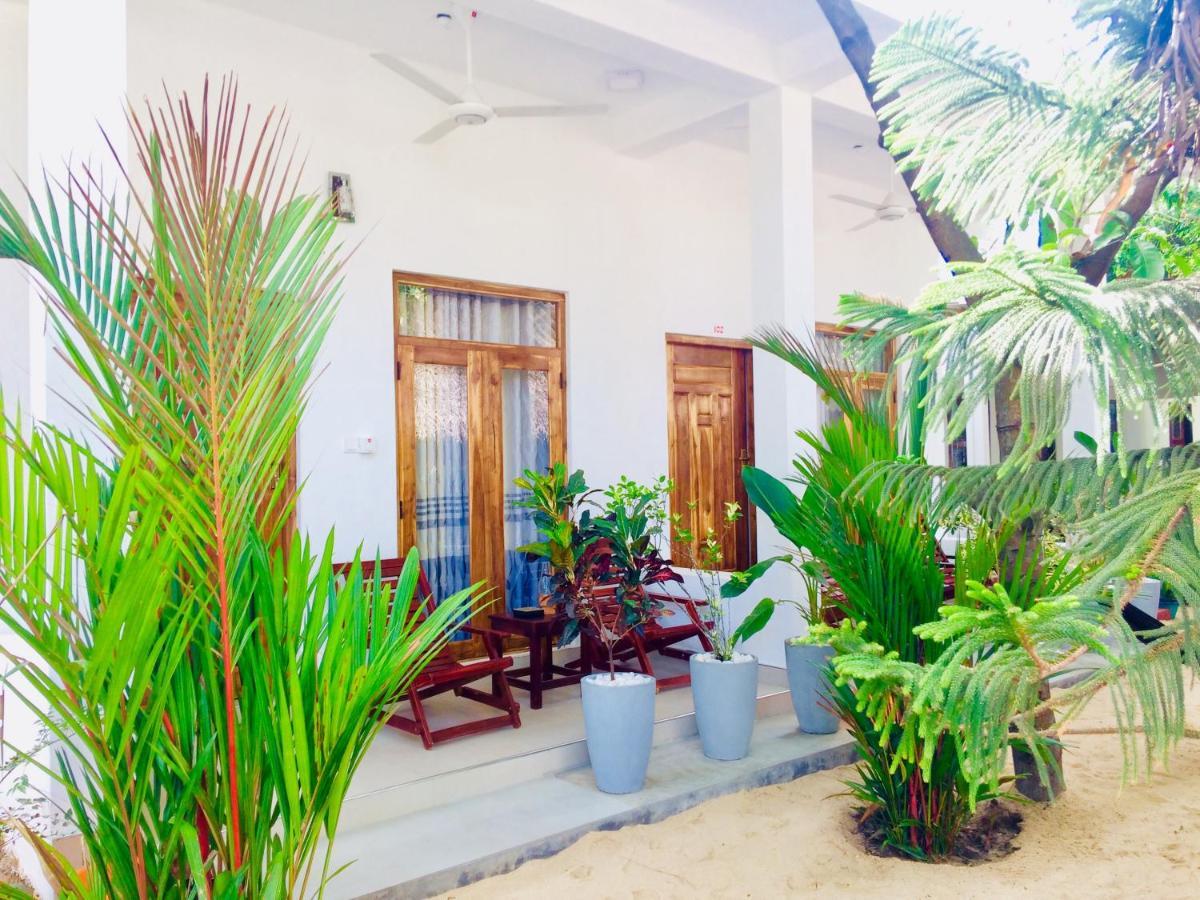 Tropicana Home Stay Baía de Arugam Exterior foto