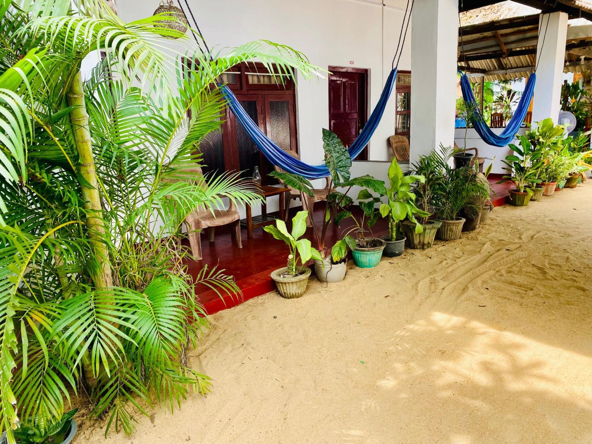 Tropicana Home Stay Baía de Arugam Exterior foto