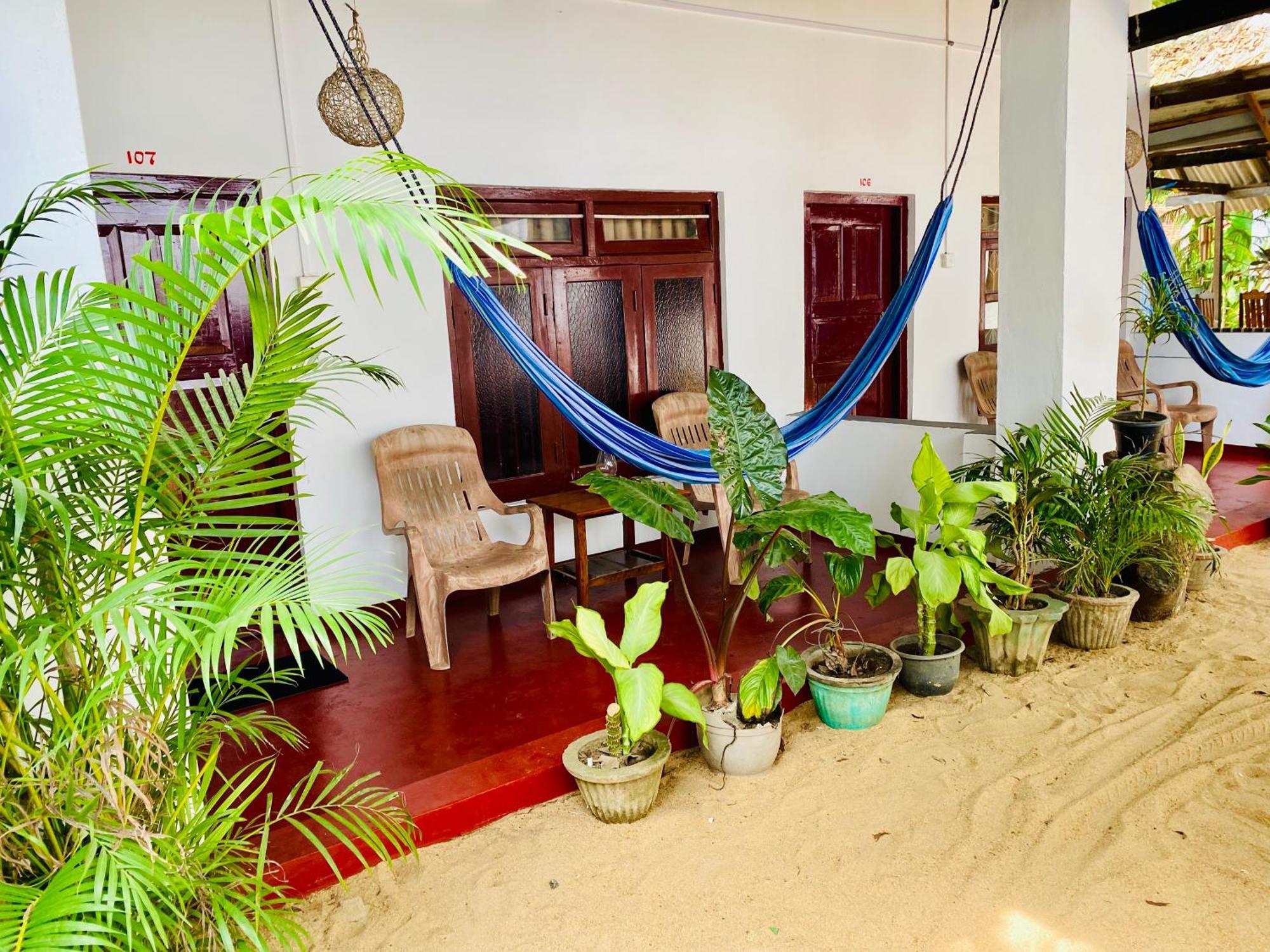 Tropicana Home Stay Baía de Arugam Exterior foto